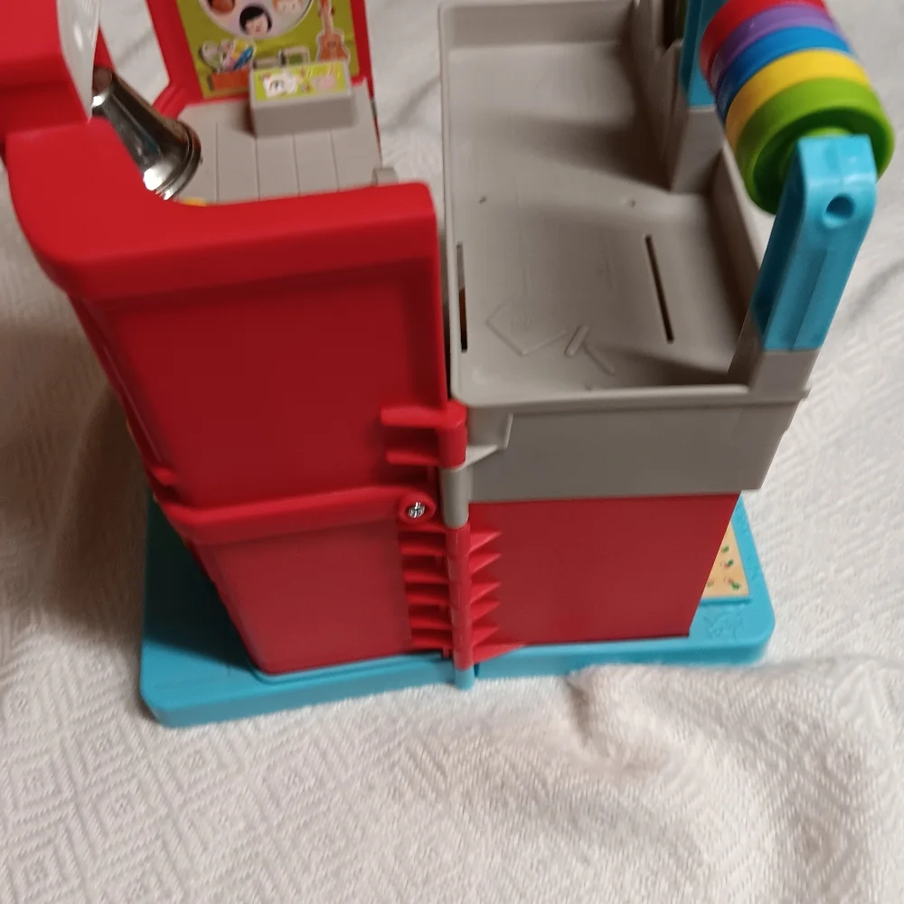 Fisher Price School - Picture 7 of 11